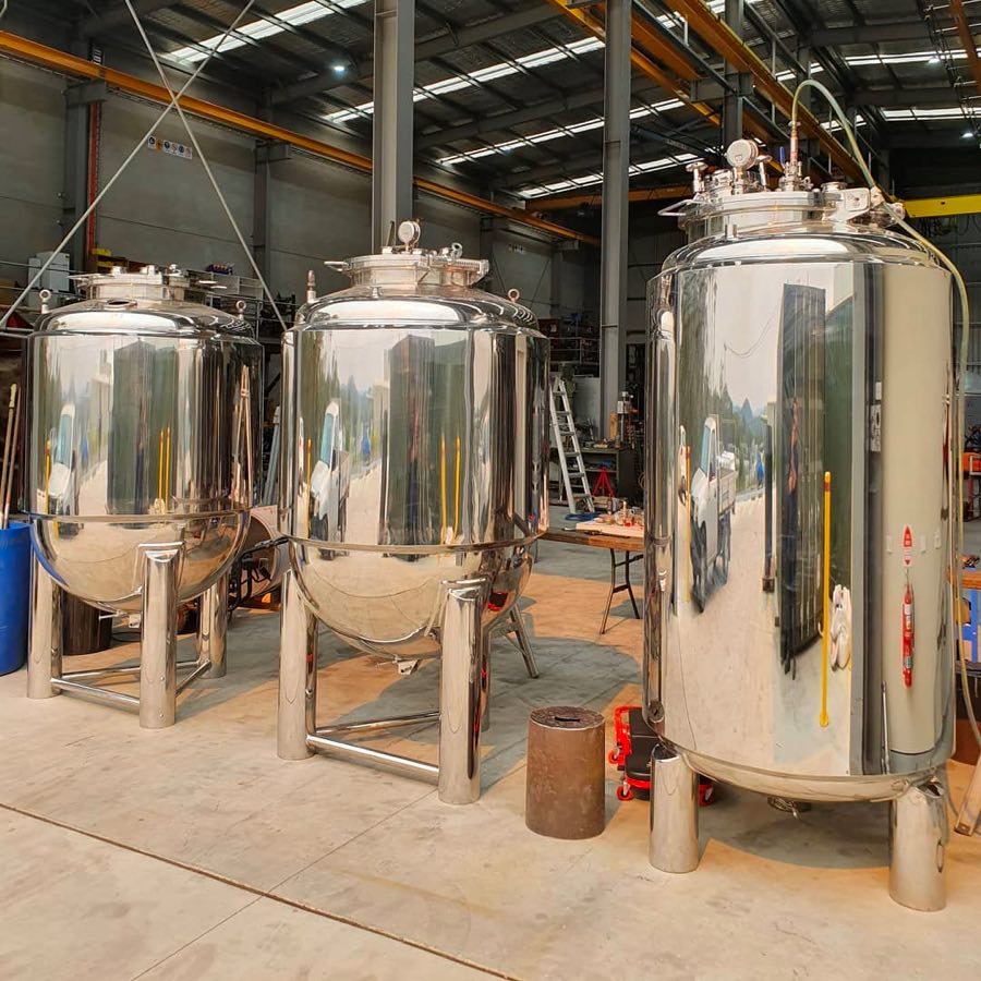 Our stainless steel processing equipment is ideal for the food and beverage industry.
