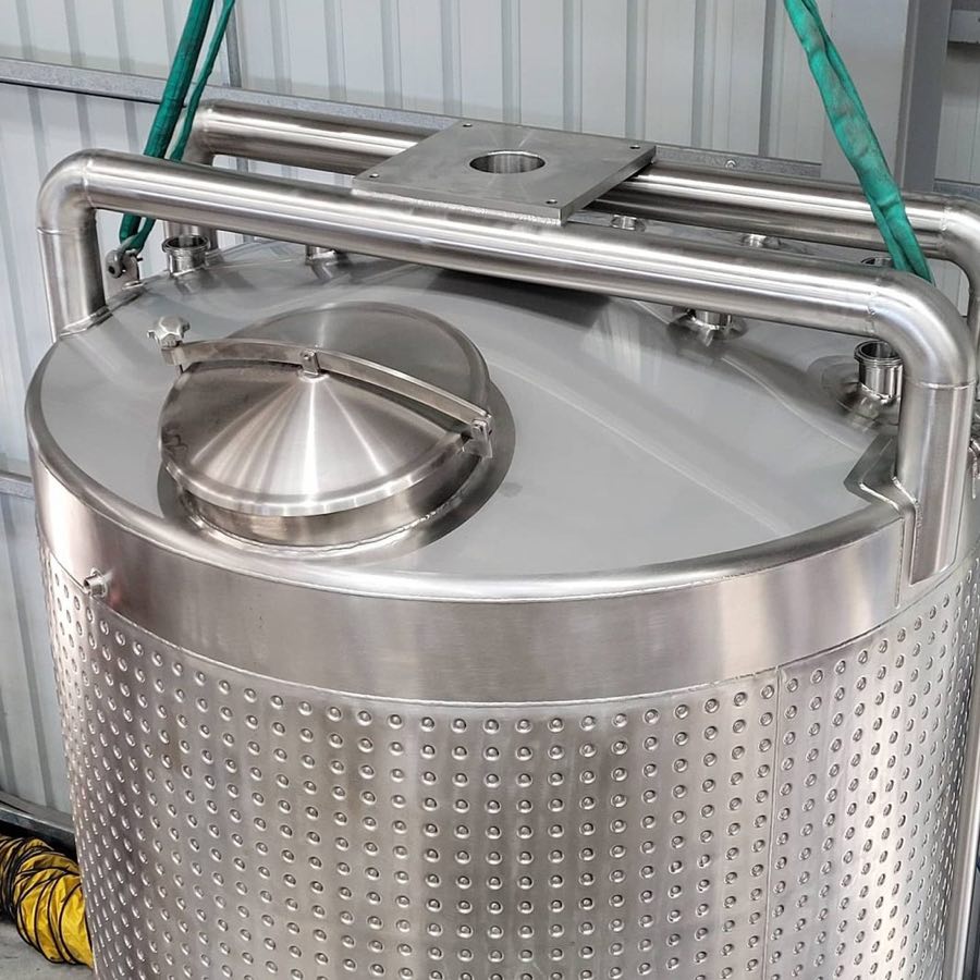 With over 30 years in stainless steel manufacturing, we have the highest Australian standards in welding and fabrication of stainless steel tanks.